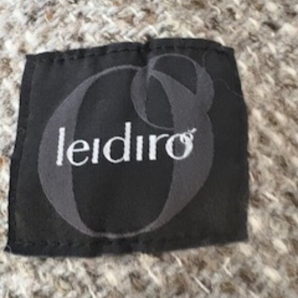 Fringed buttoned cape coat. - Picture 4 of 7